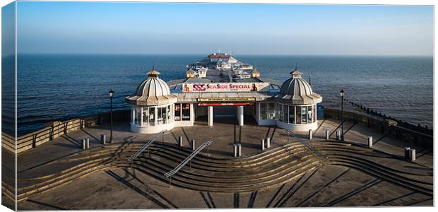 Cromer Pier head on! Canvas Print by Stephen Mole