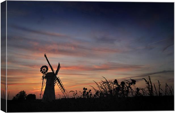 Thurne Sunset Canvas Print by Stephen Mole