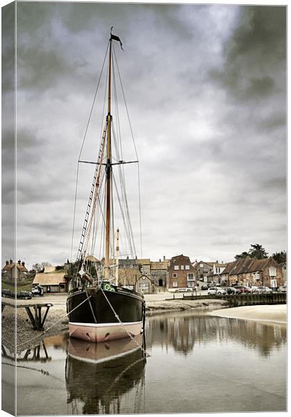 Juno, moored at Blakeney Canvas Print by Stephen Mole
