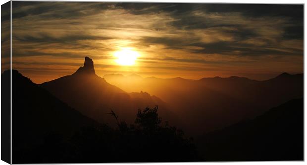 Mountain sunset Canvas Print by Rob Hawkins