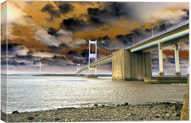 Severn Crossing Canvas Print by les tobin