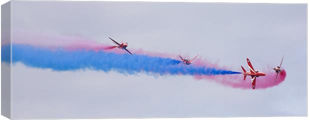 The Red Arrows Canvas Print by Ian Middleton