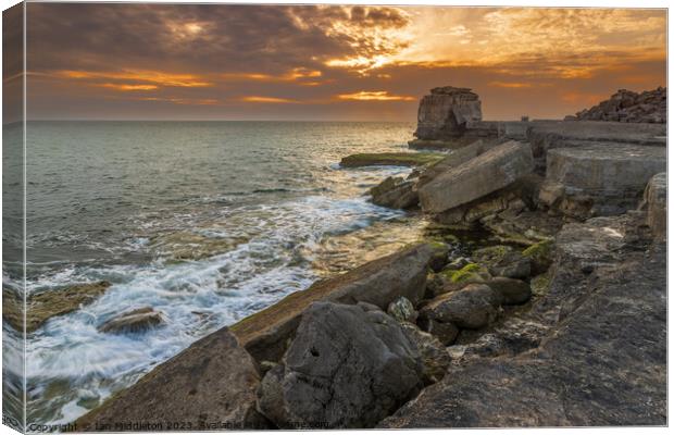 Pulpit rock at Portland Bill Canvas Print by Ian Middleton