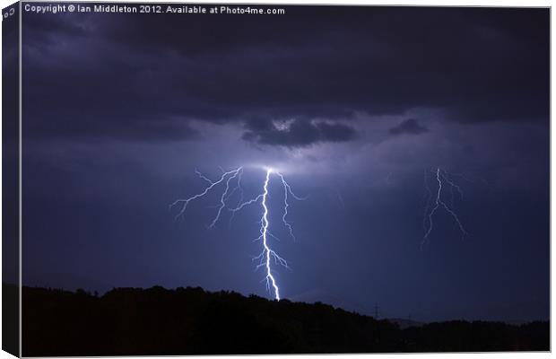 Forked lightning Canvas Print by Ian Middleton