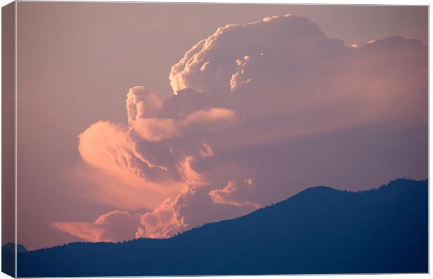 A face in the clouds? Canvas Print by Ian Middleton