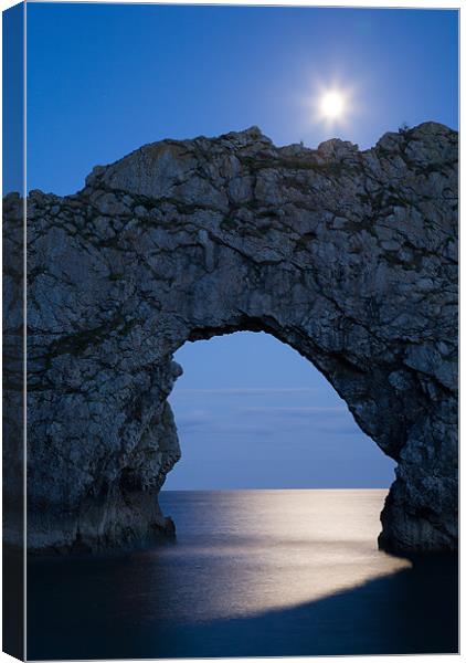 Under the moonlight Canvas Print by Ian Middleton