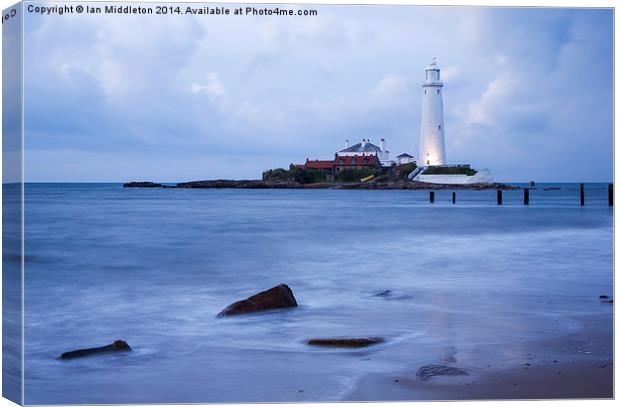 Saint Marys Lighthouse at Whitley Bay Canvas Print by Ian Middleton