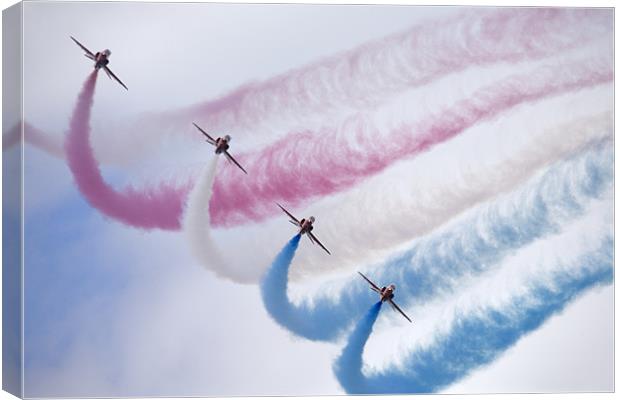 The Red Arrows at Farnborough Airshow Canvas Print by Ian Middleton
