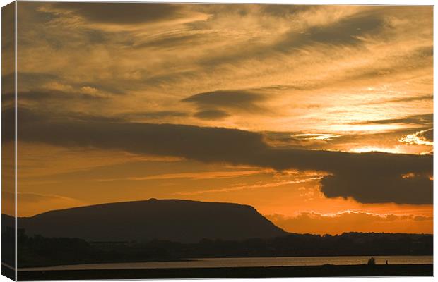 Sunset over Sligo Bay Canvas Print by Ian Middleton
