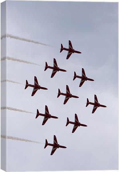 Red arrows in diamond nine formation Canvas Print by Ian Middleton
