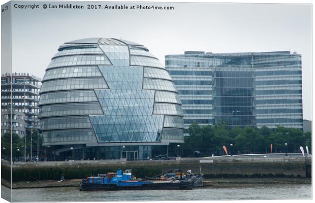 City Hall in London Canvas Print by Ian Middleton