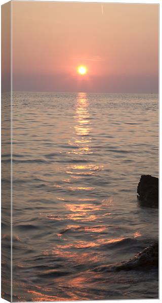 Pink sunset over the Istrian peninsula Canvas Print by Ian Middleton