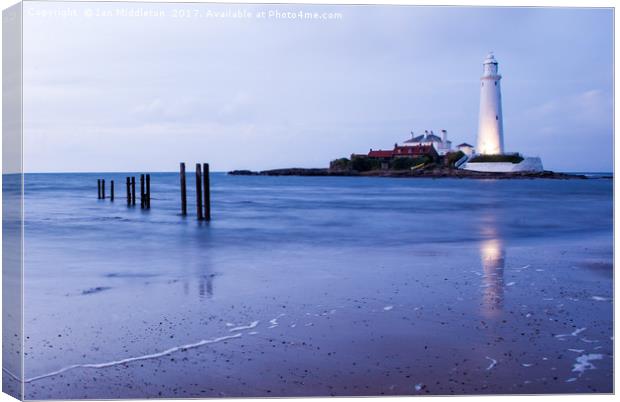 Saint Mary's Lighthouse at Whitley Bay Canvas Print by Ian Middleton