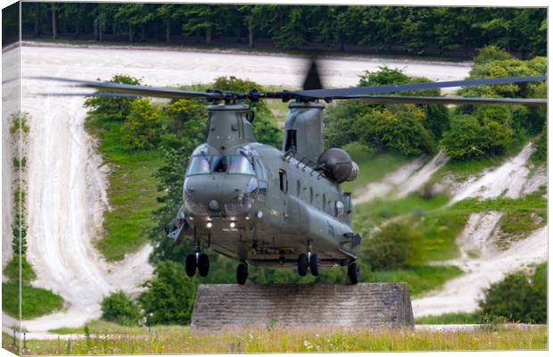 Chinook Helicopter Canvas Print by Oxon Images
