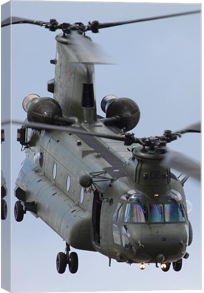 RAF CH47 Chinook Canvas Print by Oxon Images