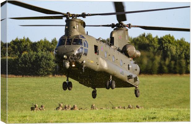 Chinook picking up Troops Canvas Print by Oxon Images
