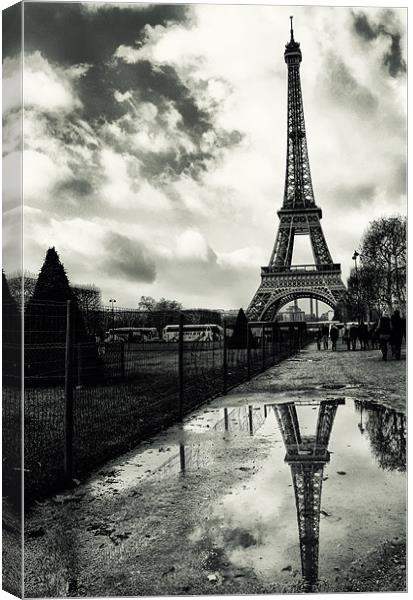 Tour De Réflexions Canvas Print by Toon Photography