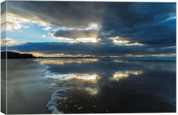 Watergate Bay Newquay Canvas Print by David Wilkins