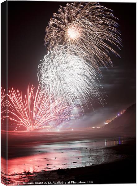 New Years Day fireworks, Cromer Pier. Canvas Print by Liam Grant