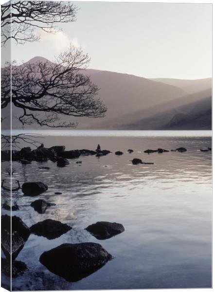 Shafts of sunlight at sunset of Crummock Water. Cu Canvas Print by Liam Grant