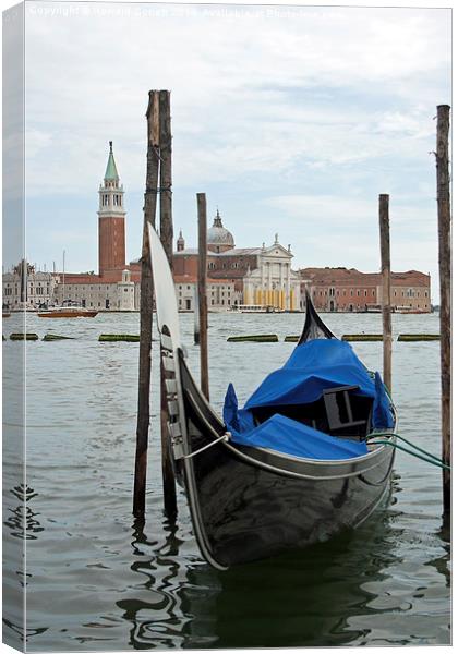 Venice gondola Canvas Print by Howard Corlett