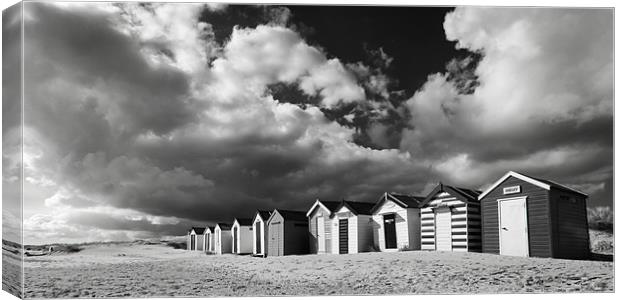 Southwold Beach Huts Canvas Print by Simon Wrigglesworth