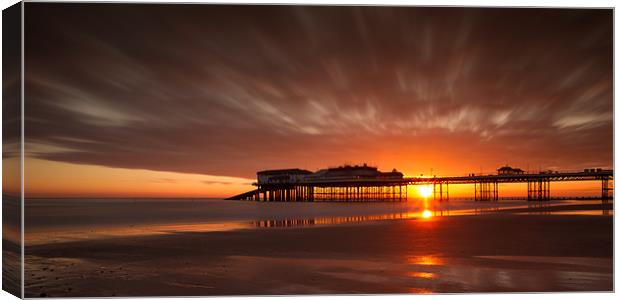 Cromer Pier autumn sunrise Canvas Print by Simon Wrigglesworth