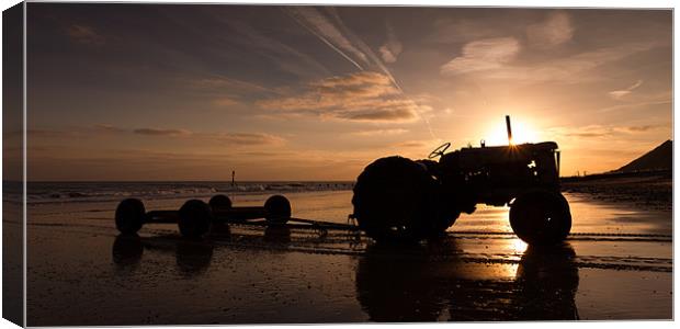 cromer beach sunrise Canvas Print by Simon Wrigglesworth