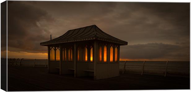 Cromer Pier Sunrise Canvas Print by Simon Wrigglesworth