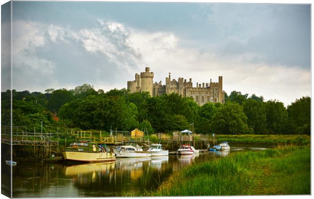 Arundel Castle Canvas Print by graham young