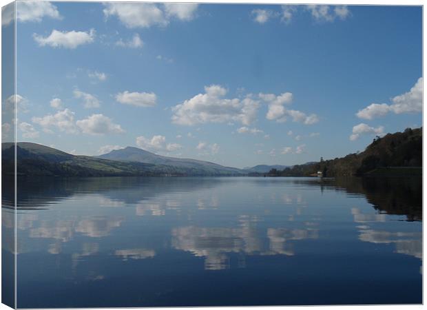 Bala Lake on a clear day Canvas Print by neal frost