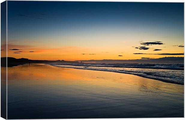 Sunset, Bamburgh, Northumberland Coast Canvas Print by David Lewins (LRPS)