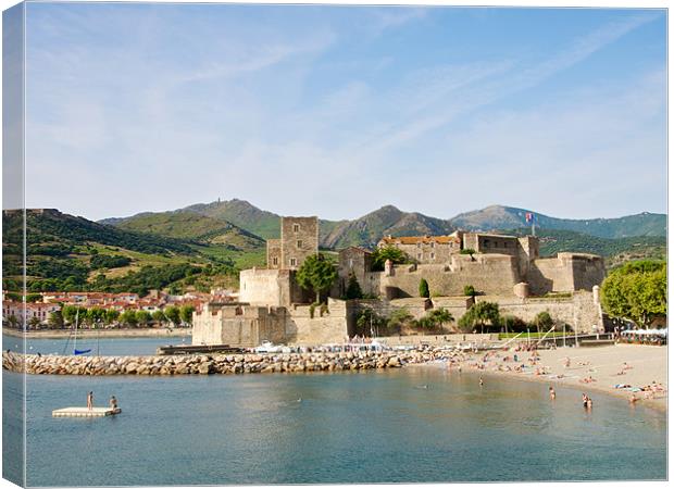 Chateau Royal de Collioure Canvas Print by Robert Geldard