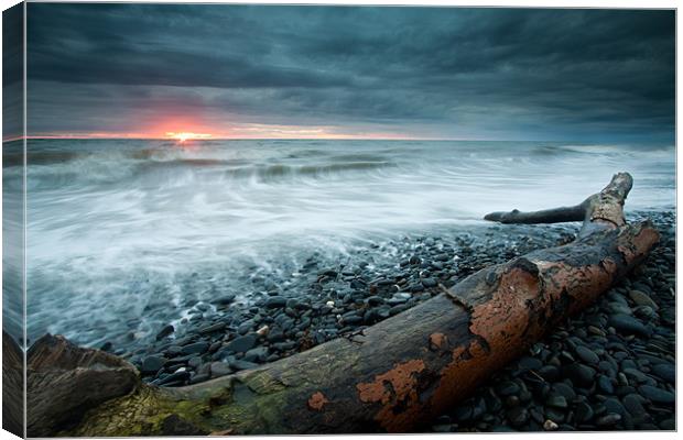 Storm drifter Canvas Print by Izzy Standbridge