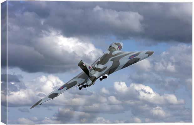 Avro vulcan bomber xh558 at Abingdon air show. Canvas Print by Tony Bates