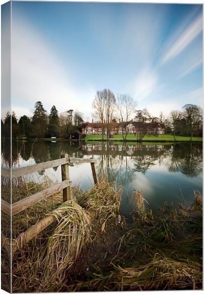  River Thames at Pangbourne Canvas Print by Tony Bates