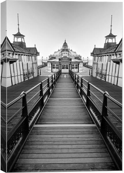  Eastbourne Pier Canvas Print by Tony Bates