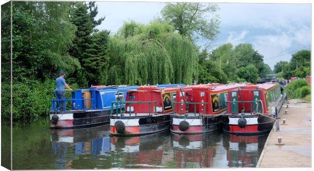 Kennet and Avon Canal narrow boats Canvas Print by Tony Bates