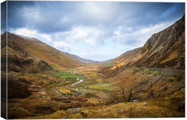 The Ogwen Valley  Canvas Print by lucy devereux