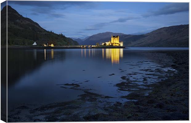 Eilean Donan Castle Canvas Print by Steve Glover