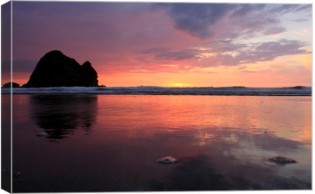 Phia beach at Sunset Canvas Print by craig sivyer