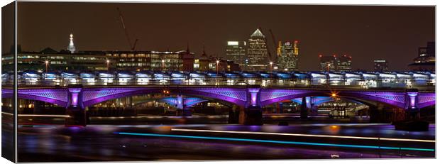 Glorious Thames View Canvas Print by peter tachauer