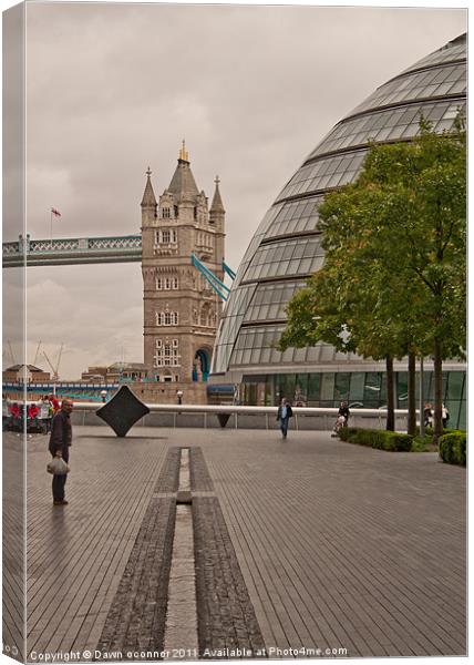 Tower Bridge and the Cityhall Canvas Print by Dawn O'Connor