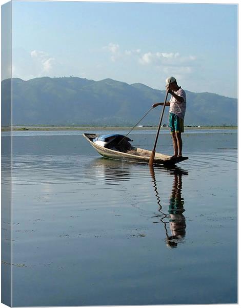 Early morning fisherman on Lake Inle Canvas Print by Serena Bowles