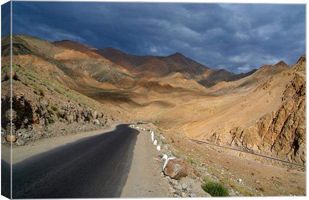 Descending from Khardung La, Ladakh, India Canvas Print by Serena Bowles