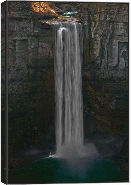 Taughannock Falls, NY Canvas Print by pauline morris