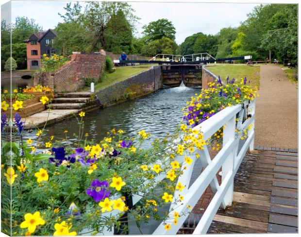 Newbury Lock Canvas Print by Geoff Storey