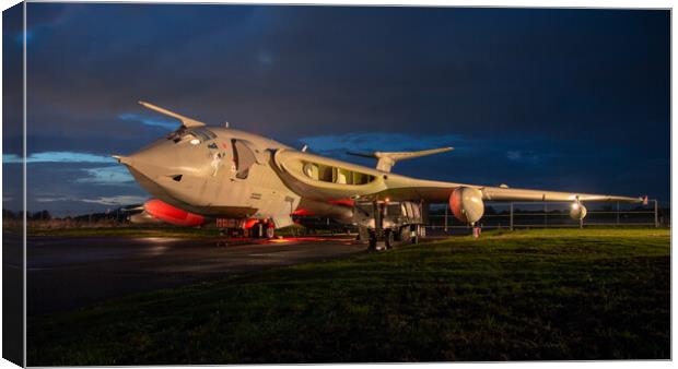 Handley Page Victor K2 Canvas Print by J Biggadike