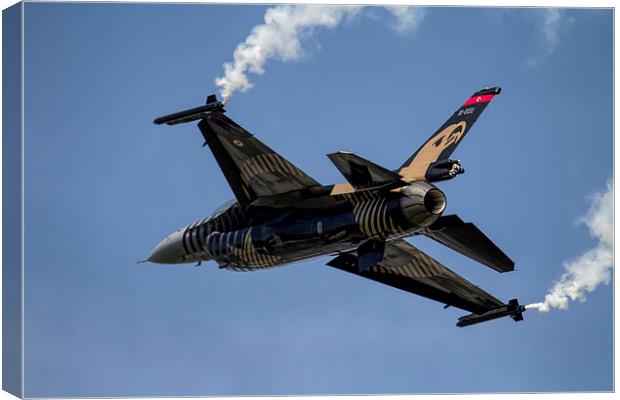  Solo Turk F16 Canvas Print by J Biggadike