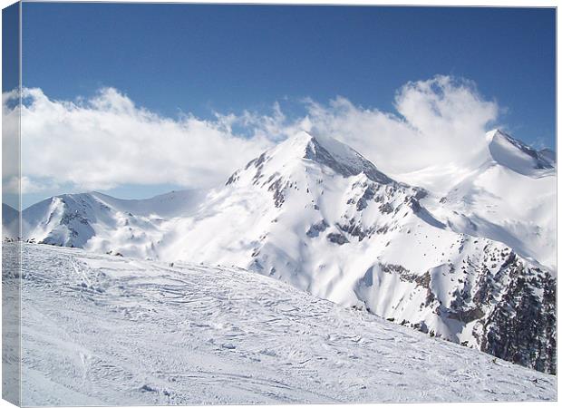 Bansko red slope from chairlift Canvas Print by Dan Davidson